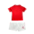 uniforme-infantil-dinamarca-i-2024-25-vermelho-e-branco-conjunto-uniforme-tailandesa-replica-original-oficial-fotos-imagem-home-casa-titular-primeira-principal-kit-3.webp