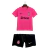 uniforme-infantil-sporting-lisboa-outubro-rosa-2024-2025-rosa-preto-conjunto-uniforme-tailandesa-replica-original-oficial-fotos-imagem-kit-1.webp