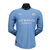 camisa-manga-longa-manchester-city-i-2024-25-jogador-masculina-azul-camisa-manto-blusa-tailandesa-replica-original-oficial-fotos-imagem-home-casa-titular-primeira-principal-kit-1.webp