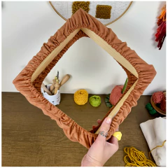 Bastidor com capa para punch needle na internet