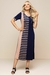 Vestido Verão 2025 de visco com listras em tons de marinho e bege, modelo midi, um look moderno e confortável.