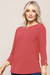 Blusa feminina verão 2025 de visco azul cor coral com mangas 3/4 e detalhes em botões aplicados no punho.