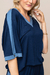 Blusa feminina de verão azul marinho com detalhes em azul claro