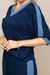 Conjunto de roupa feminina confortável em tons de azul, com detalhes em azul claro.