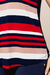 Zoom da regata visco listrada em cores vermelha, azul marinho, branca e nude, com detalhe de costura na lateral.