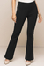 Calça flare bodycon na cor preta, com detalhe de cós infinito na cintura e corte justo até os joelhos, abrindo em uma perna larga.