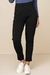 Calça jogger thermo na preta, com barra italiana e bolsos na frente. Peça coringa La Thereza.