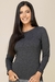 Blusa térmica de manga longa na cor preta, com detalhes em botão nos punhos, coleção inverno La Thereza.