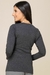 Blusa térmica de manga longa na cor preta, com detalhes em botão nos punhos, coleção inverno La Thereza, vista de costas