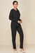 Conjunto moletinho canelado na cor preta, composto por blusa de manga longa e calça jogger.