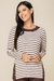 Blusa tricot listrada com mangas longas em tons de marrom e off, com detalhes em botões nas laterais.