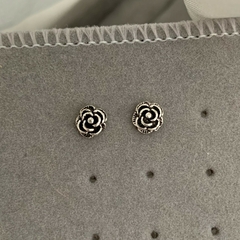 Brinco Flor Envelhecida Lisa Prata 925
