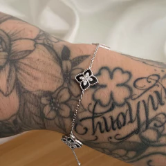 Pulseira Inspiração 3 Trevos Cravejados Onix Prata 925 - comprar online