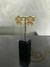 brinco floral resinado bege dourado