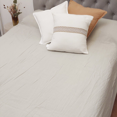 CUBRE CAMA + ALMOHADONES