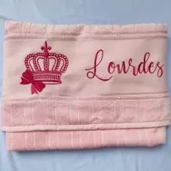 Toalha de Banho Bordada Personalizada Infantil 70 x 1,40m - Coroa com Nome - comprar online