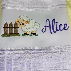 Toalha Lavabo Bordada Personalizada Infantil 30 x 45 cm - Ovelhinha com Cerca - comprar online