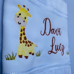 Toalha Lavabo Bordada Personalizada Infantil 30 x 45 cm – Girafinha