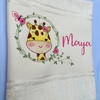 Toalha Lavabo Bordada Personalizada Infantil 30 x 45 cm – Girafa Guirlanda Flores