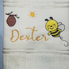Toalha Lavabo Bordada Personalizada Infantil 30 x 45 cm – Abelhinha - comprar online