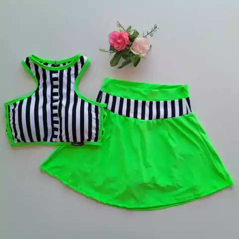 Conjunto Short/saia Verde Néon Detalhe Listras Top Raíssa Trançado