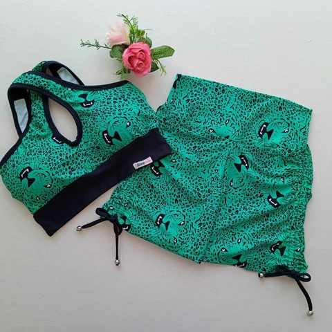 Conjunto Short Onça Fundo Verde Cadarço Lateral Top Faby