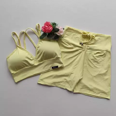 Conjunto Short Amarelo Manteiga Top Margarida SEM EMPINA BUMBUM