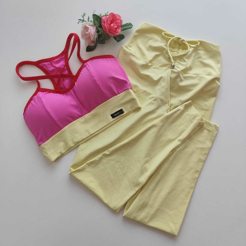 Conjunto Calça Amarelo Manteiga Top Mel Flamingo Detalhe Vermelho