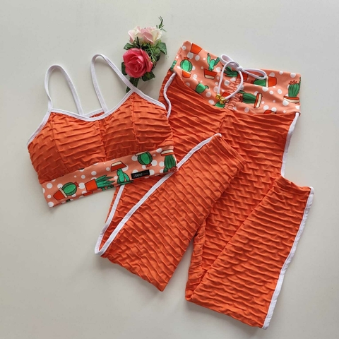 Conjunto Calça Jacquard Coral Detalhe Cactos Viés Top Pâmela