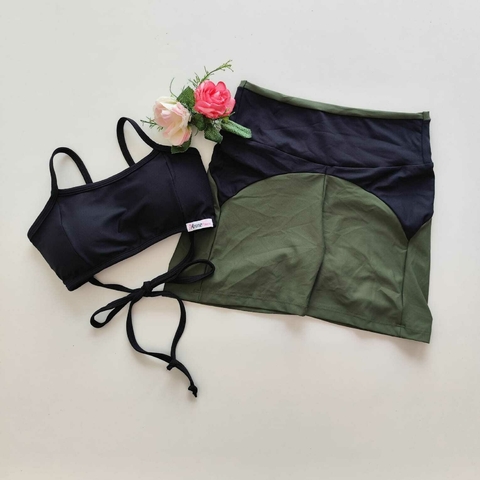 Conjunto Short Verde Militar Detalhe Preto Top Cláudia