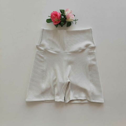 Short Canelado Off White Bolso SEM EMPINA BUMBUM - comprar online