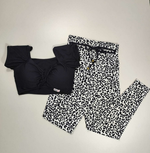 Conjunto Calça Onça Fundo Branco Cós Decote Top Ciganinha