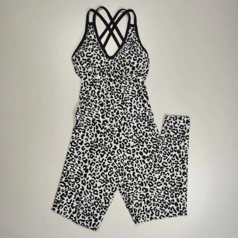 Macacão Onça Fundo Branco Nina - comprar online