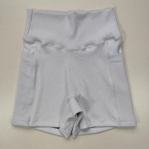 Short Canelado Branco Bolso SEM EMPINA BUMBUM