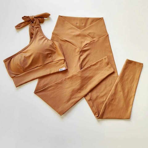 Conjunto Calça Mocha Mousse Cós Transpassado Top Mavie