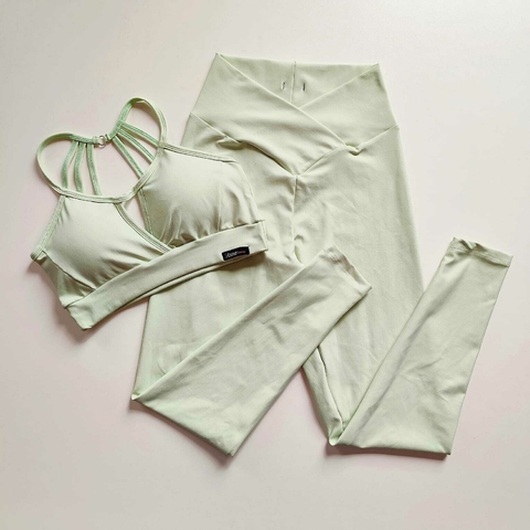 Conjunto Calça Pistache Cós Transpassado Top Mariana