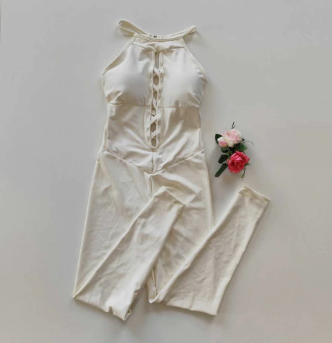 Macacão Aveludado Off White Gota Decote