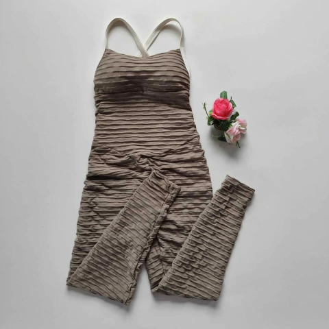 Macacão Jacquard Kaki Detalhe Off White Samara