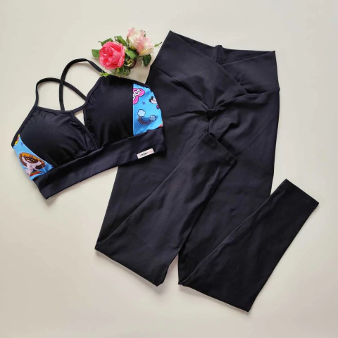 Conjunto Calça Preto Cós Transpassado Top Maria Detalhe Unicórnio Fundo Azul