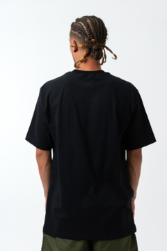 T-SHIRT FROZEN PEACE PRETA - comprar online