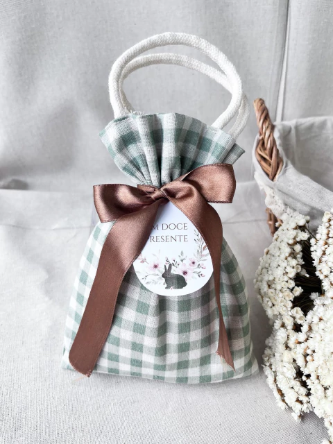 05 Saquinho Puxadinho com Alça Xadrez Verde - comprar online