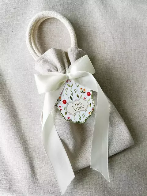 05 Saco Puxar Alça 12x13 Natural com Tag Flora Montado Vela Porte Patê - comprar online