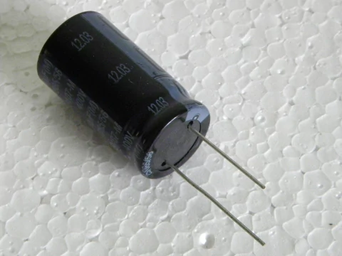 Capacitor Eletrolítico 100uF x 400V - Epcos