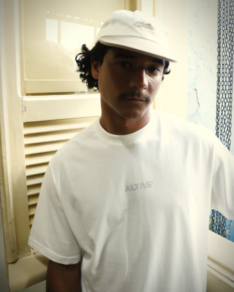 Camiseta Altas Essentials Off White