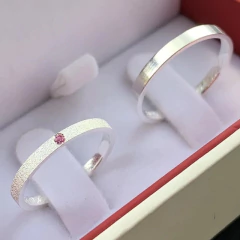 ALIANÇA 2MM (FOSCA E LISA C/ PEDRA ROSA CLARA) | PRATA 925 na internet