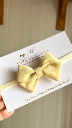 Laço Fifi amarelo - Turbantes kids | Turbantes, Laços e Faixas Reguláveis 