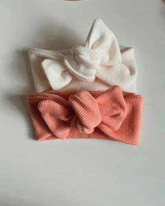 Faixa Chloe Salmão - Turbantes kids | Turbantes, Laços e Faixas Reguláveis 