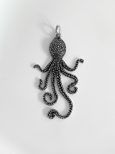 Pingente grande em Prata 925 envelhecida polvo