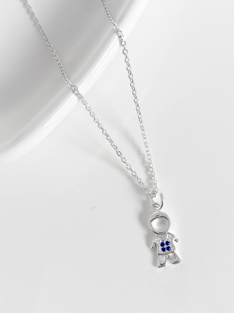 Colar em prata 925 legítima com pingente pequeno de filho menino cravejado com zircônias azuis