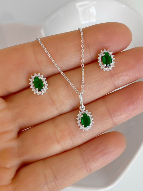 Conjunto Brinco e Colar em Prata 925 legítima Zircônia oval verde esmeralda cravejada com Zircônias ao redor - comprar online